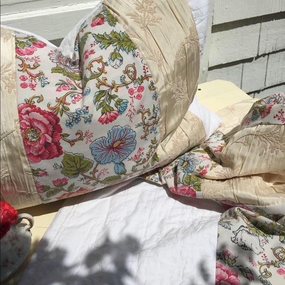 “Introduction” Floral Cottagestyle Pillow/ Throw - Picture 3 of 7